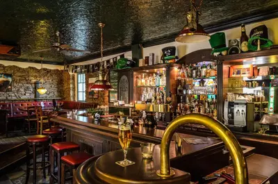 Lounge oder Bar in der Unterkunft Akzent Hotel Goldner Hirsch