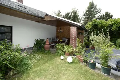 Ein Garten an der Unterkunft Ferienwohnung Nessler