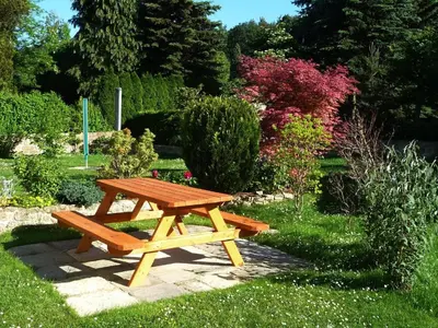 Ein Garten an der Unterkunft Ferienwohnung Villa Maria