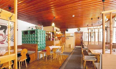 Ein Restaurant oder anderes Speiselokal in der Unterkunft Hotel Deutsches Haus