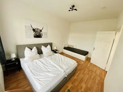 Ein Bett oder Betten in einem Zimmer der Unterkunft Large apartment in Pieschen