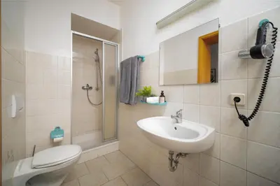 Ein Badezimmer in der Unterkunft Zentrales Studio - mit Sofa & 2 Einzelbetten