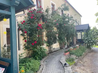Ein Garten an der Unterkunft Energietanken Landidylle