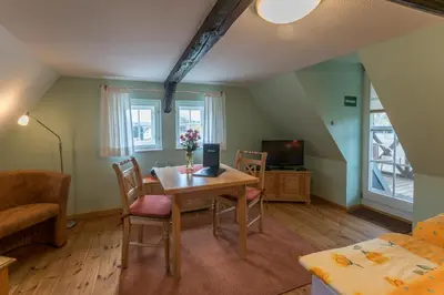 Ein Sitzbereich in der Unterkunft Ferienhaus Herta ein charmant, saniertes Einzeldenkmal im Elbsandsteingebirge -Nähe Bad Schandau