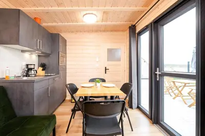 Küche/Küchenzeile in der Unterkunft NORA Stays Tiny House direkt am See - Sauna - Klima