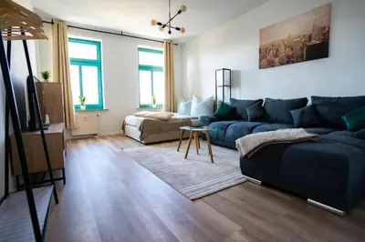 Ein Sitzbereich in der Unterkunft Schickes Apartment in Chemnitz-Sonneberg mit 2 Schlafzimmern und Balkon