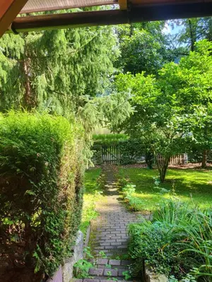 Ein Garten an der Unterkunft Holzhäusl am Fuße des Liliensteins