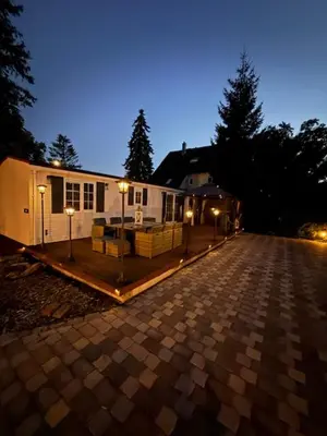 Das Gebäude in dem sich das Ferienhaus befindet