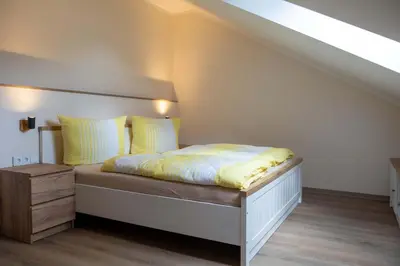 Ein Bett oder Betten in einem Zimmer der Unterkunft Ferienwohnungen im Waldhaus Sebnitz