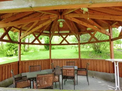 Ein Garten an der Unterkunft Villa in Borstendorf nahe Erzgebirge