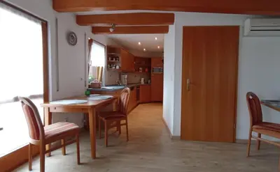 Ein Sitzbereich in der Unterkunft Ferienhäuser Radebeul 