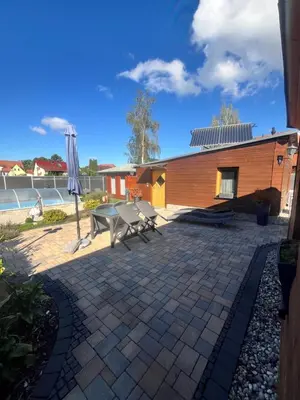 Das Gebäude in dem sich das Ferienhaus befindet