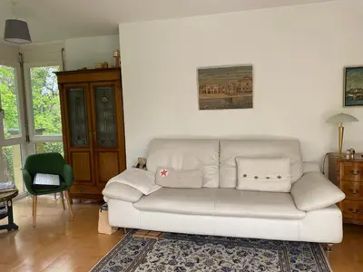 Ein Sitzbereich in der Unterkunft Helle Wohnung am Waldpark