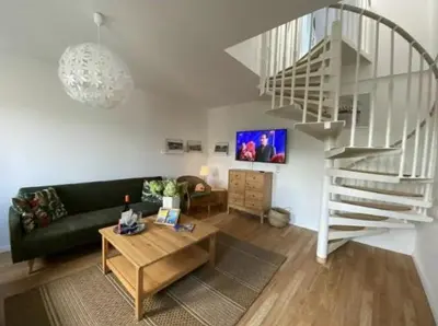 TV/Unterhaltungsangebot in der Unterkunft Ferienwohnung Luxuriöse Maisonettewohnung am Weißen Hirsch - 