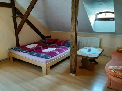 Ein Bett oder Betten in einem Zimmer der Unterkunft Fewo Am Triebischbrunnen
