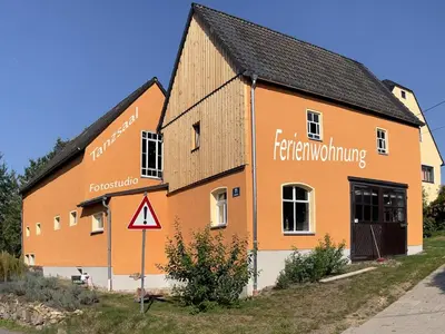 Das Gebäude in dem sich die Ferienwohnung befindet