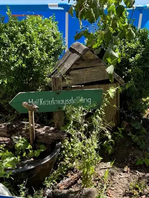 Ein Garten an der Unterkunft Urlaubsloft AUGUST'S Schatzkiste