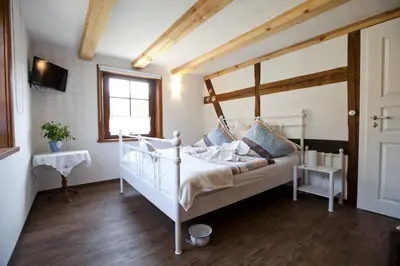 Ein Bett oder Betten in einem Zimmer der Unterkunft Pension Alte Schmiede