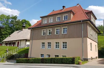 Das Gebäude in dem sich die Ferienwohnung befindet