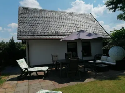 Das Gebäude in dem sich das Ferienhaus befindet