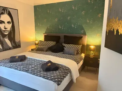 Ein Bett oder Betten in einem Zimmer der Unterkunft NEU Große und gemütliche Ferienwohnung in Dresden I Kamin I ruhige Sonnenterrasse I Parkplatz kostenfrei