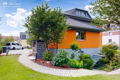 Das Gebäude in dem sich die Villa befindet