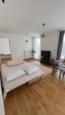 Ein Bett oder Betten in einem Zimmer der Unterkunft Modern 2 Room Apartment with Balcony in Dresden