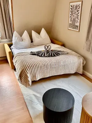 Ein Bett oder Betten in einem Zimmer der Unterkunft Elbflorenz