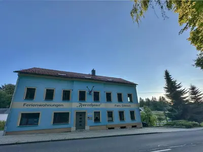 Das Gebäude in dem sich die Ferienwohnung befindet