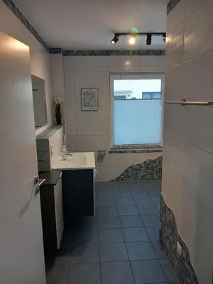 Küche/Küchenzeile in der Unterkunft Ferienhaus Strandhaus Sonnenseite links, nur 100m vom Senftenberger See