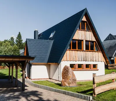 Das Gebäude in dem sich die Villa befindet