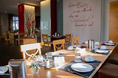 Ein Restaurant oder anderes Speiselokal in der Unterkunft ApartHotel 
