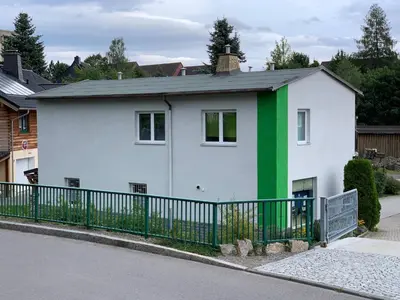 Das Gebäude in dem sich die Ferienwohnung befindet