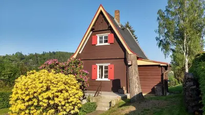 Das Gebäude in dem sich das Ferienhaus befindet