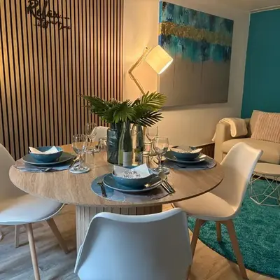 NEU Ferienwohnung in Dresden mit großer Terrasse I separate Küche I Eckbadewanne und Dusche