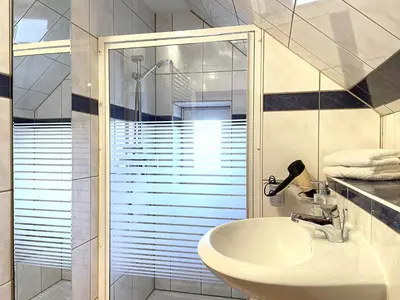 Ein Badezimmer in der Unterkunft Zimmer & Ferienwohnung Steuer