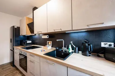Küche/Küchenzeile in der Unterkunft Ruhiger Bungalow in Dresden mit Terrasse, Garten & privatem Stellplatz