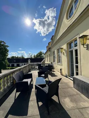 Ein Balkon oder eine Terrasse in der Unterkunft Hotel garni Schloss Grochwitz