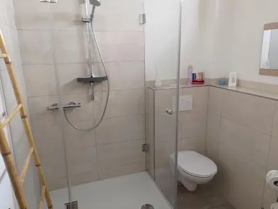Ein Badezimmer in der Unterkunft Apartment Nette Wohnung in Großsteinberg mit Grill und Terrasse by Interhome