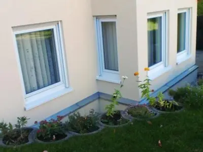 Ein Garten an der Unterkunft Apartment mit Terrasse in ruhiger Lage by Interhome