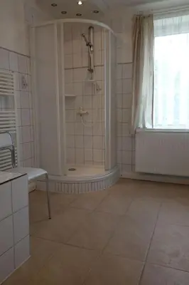 Ein Badezimmer in der Unterkunft Apartment Wohnung in Hänichen mit Garten by Interhome