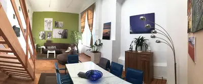 Ein Sitzbereich in der Unterkunft Dresden Lofts