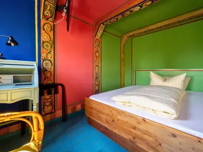 Ein Bett oder Betten in einem Zimmer der Unterkunft La Campagnola - Ristorante & Boutique Hotel Dresden mit Blick auf die Elbe ruhig gelegen