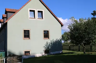 Das Gebäude in dem sich die Ferienwohnung befindet