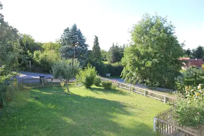 Ein Garten an der Unterkunft Ferienwohnung am Stadtrand