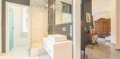 Ein Badezimmer in der Unterkunft Appartementhaus Saxonia Appartment August der Starke - Kategorie Deluxe Appartement