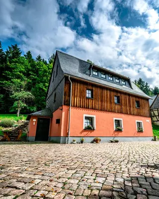 Das Gebäude in dem sich die Ferienwohnung befindet