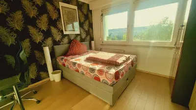 Ein Bett oder Betten in einem Zimmer der Unterkunft 3 Raum Ferienwohnung am Dresden Hauptbahnhof