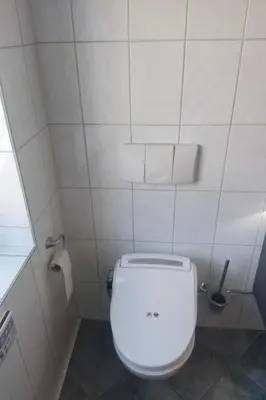 Ein Badezimmer in der Unterkunft Apartment am Hofladen Hellendorf - Sächsische Schweiz by Interhome