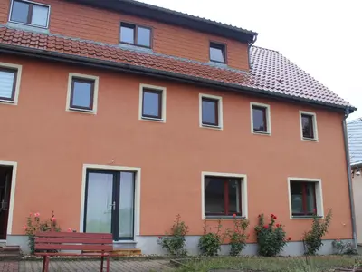 Das Gebäude in dem sich die Ferienwohnung befindet